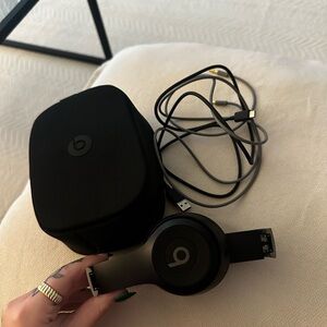 Beats Black Wireless Headphones with Case